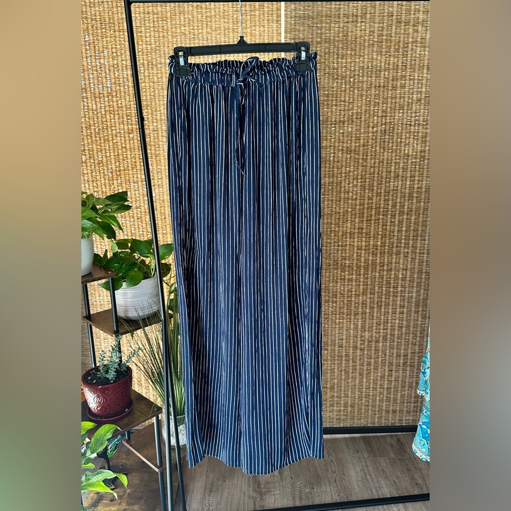 American Eagle Outfitters Blue and White Maxi Pleated Pants